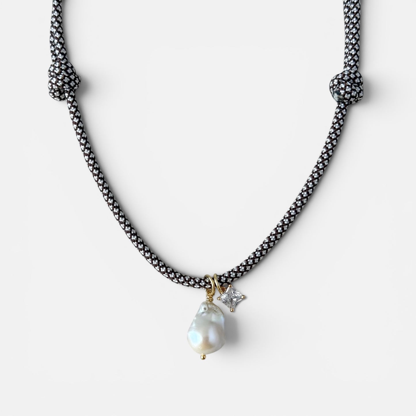 POPPY PEARL NECKLACE | BROWN