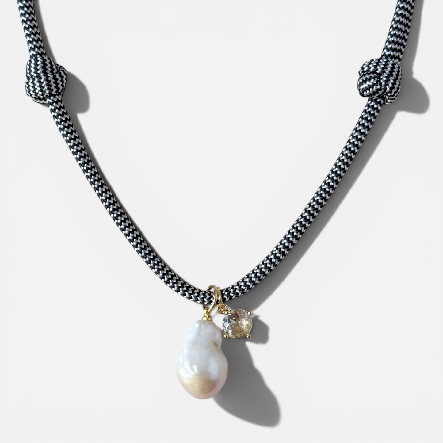 POPPY PEARL NECKLACE | BLACK