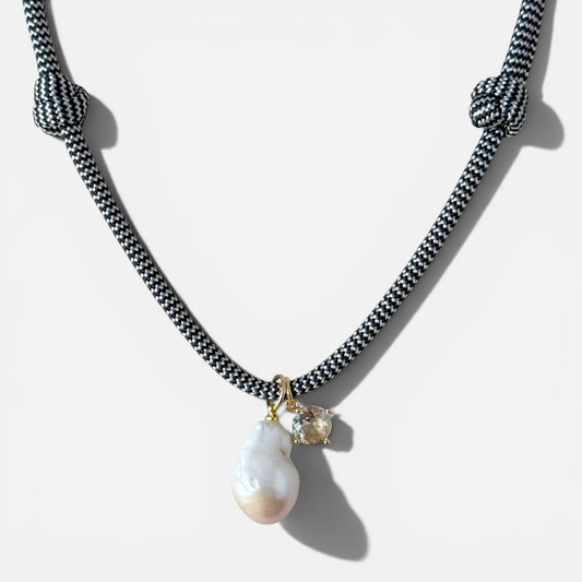 POPPY PEARL NECKLACE | BLACK